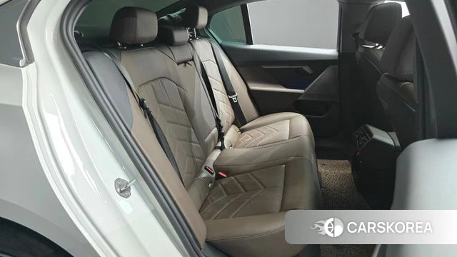 BMW 5 Series (G60) 2024 Белый из Кореи, фото 2