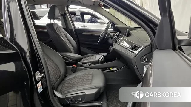 BMW X1 (F48) 2021 Черный из Кореи, фото 2