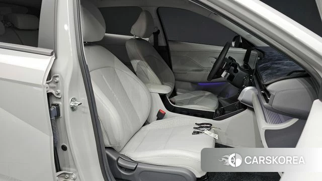 Hyundai Kona (SX2) 2024 Серебристо-серый из Кореи, фото 2