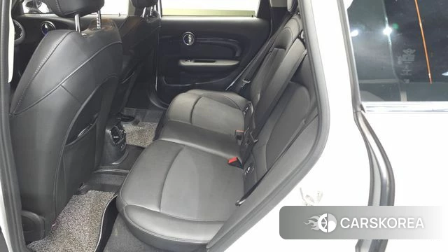 Mini Cooper Clubman 2023 Белый из Кореи, фото 2