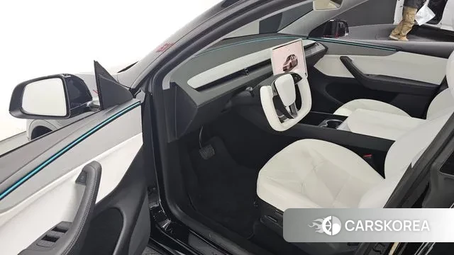 Tesla Model Y 2025 Черный из Кореи, фото 2