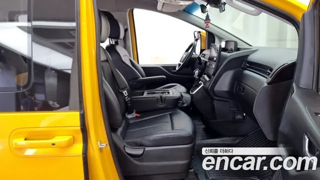 Hyundai Staria 2023 Желтый из Кореи, фото 2