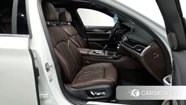 BMW 7 Series (G11) 2022 Белый из Кореи, фото 2