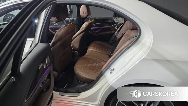 Mercedes-Benz E-Class W213 2021 Белый из Кореи, фото 2