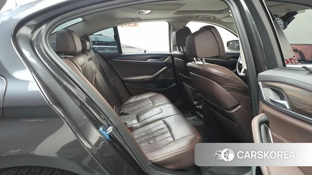 BMW 5 Series (G30) 2022 Серый из Кореи, фото 2