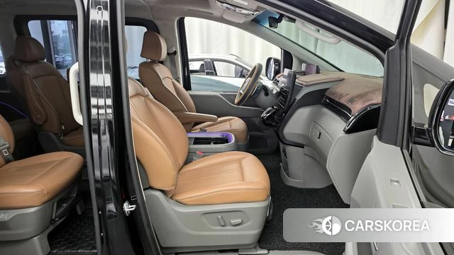 Hyundai Staria 2023 Черный из Кореи, фото 2