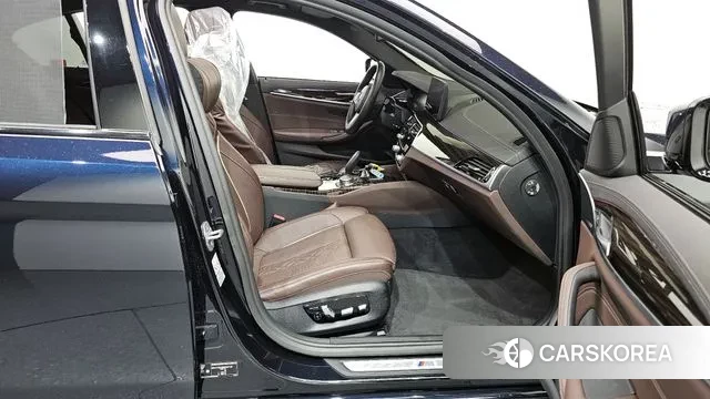 BMW 5 Series (G30) 2022 Черный из Кореи, фото 2