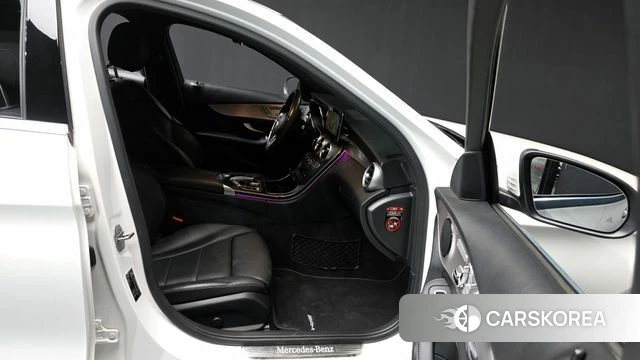 Mercedes-Benz C-Class W205 2021 Белый из Кореи, фото 2