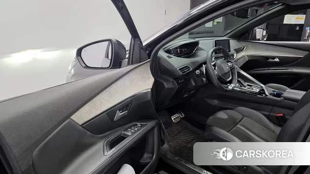 Peugeot 5008 second generation 2021 Черный из Кореи, фото 2