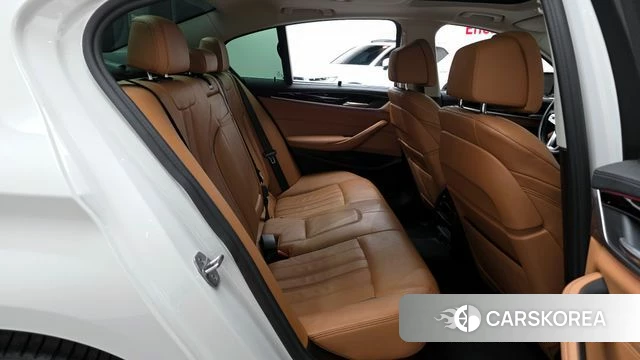 BMW 5 Series (G30) 2022 Белый из Кореи, фото 2