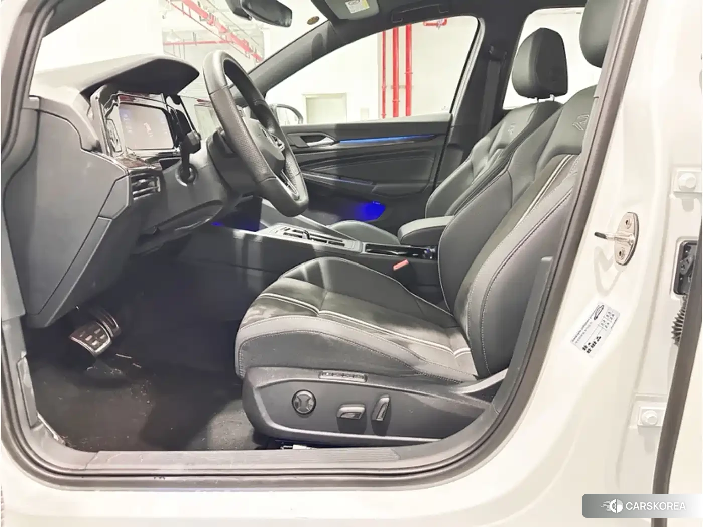 Volkswagen Golf 2024 Белый из Китая, фото 2