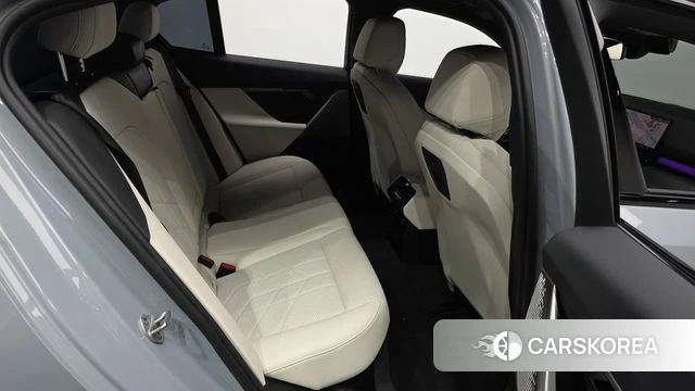 BMW 5 Series (G60) 2025 Серебристо-серый из Кореи, фото 2