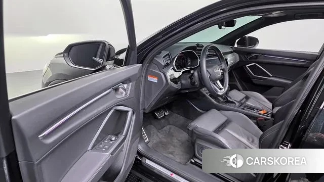 Audi Q3 (F3) 2023 Черный из Кореи, фото 2