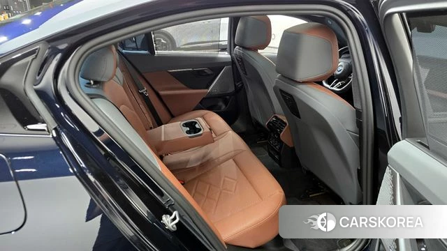 BMW 5 Series (G60) 2025 Черный из Кореи, фото 2