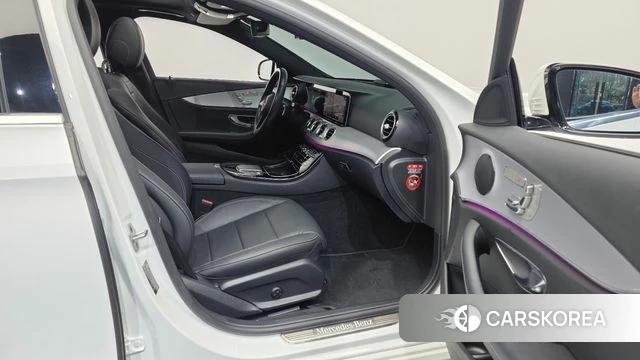 Mercedes-Benz E-Class W213 2021 Белый из Кореи, фото 2