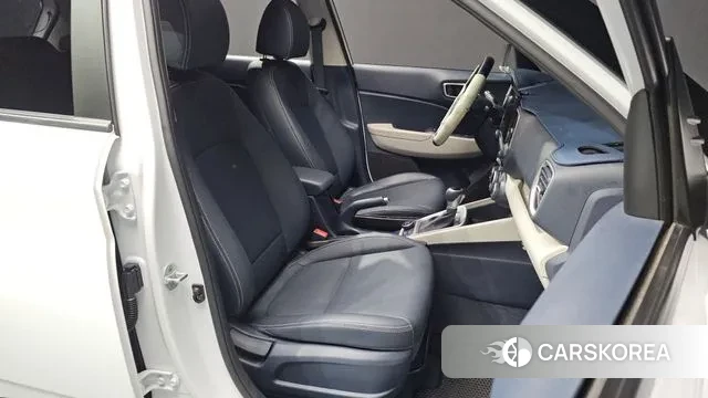 Hyundai Venue 2022 Белый из Кореи, фото 2