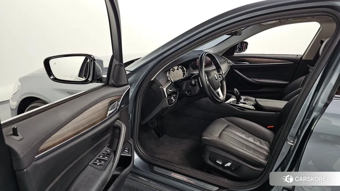 BMW 5 Series (G30) 2019 Цвет галактики из Кореи, фото 2