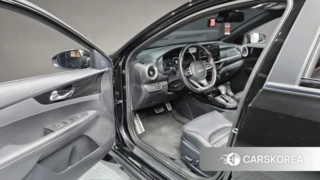 Kia The New K3 2nd generation 2023 Черный из Кореи, фото 2