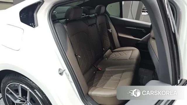 BMW 5 Series (G60) 2024 Белый из Кореи, фото 2