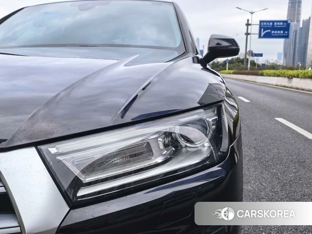 Audi Q5L 2021 Черный из Китая, фото 2