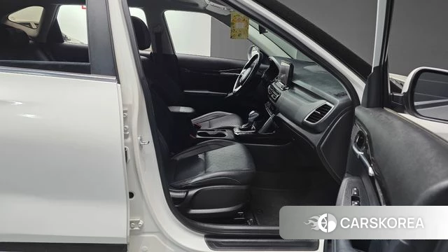 Kia Seltos 2022 Белый из Кореи, фото 2
