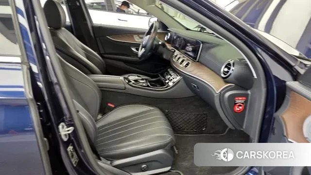 Mercedes-Benz E-Class W213 2019 Синий из Кореи, фото 2