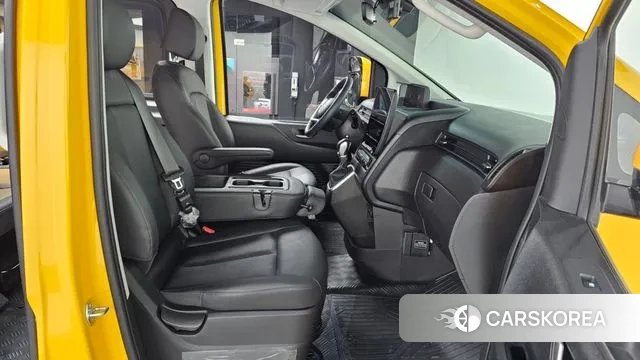 Hyundai Staria 2025 Желтый из Кореи, фото 2