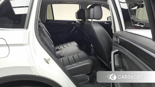 Volkswagen Tiguan second Generation 2022 Белый из Кореи, фото 2