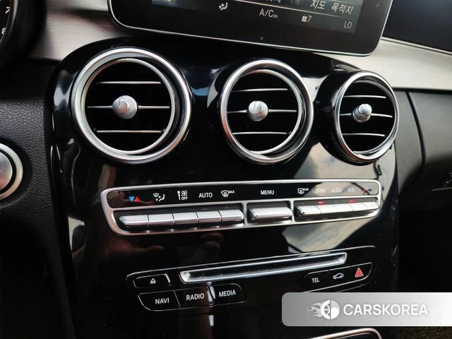 Mercedes-Benz C-Class W205 2018 Белый из Кореи, фото 2