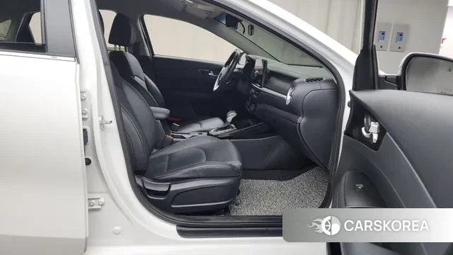 Kia The New K3 2nd generation 2021 Белый из Кореи, фото 2