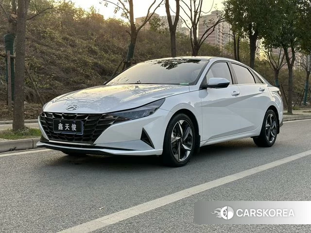 Hyundai Elantra 2023 Белый из Китая, фото 2