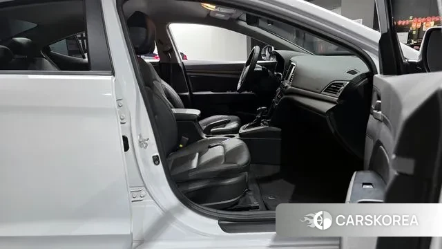 Hyundai Avante AD 2018 Белый из Кореи, фото 2