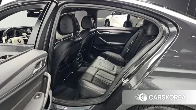 BMW 5 Series (G30) 2018 Серый из Кореи, фото 2