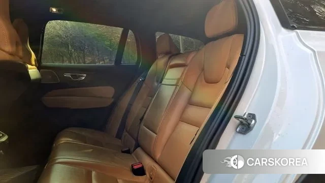 Volvo V60 Cross-Country 2nd Generation 2021 Белый из Кореи, фото 2