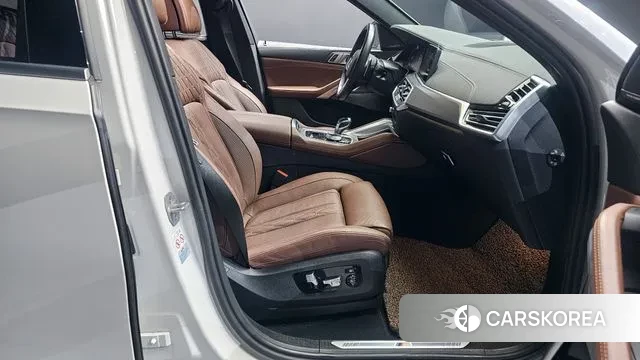 BMW X6 (G06) 2023 Белый из Кореи, фото 2