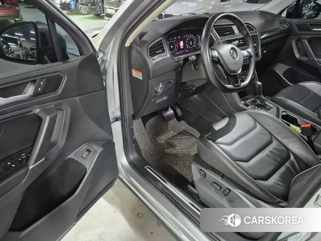 Volkswagen Tiguan Allspace 2020 Серебряный из Кореи, фото 2