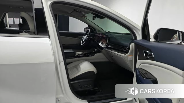 Kia Sportage 5th Generation Hybrid 2022 Белый из Кореи, фото 2