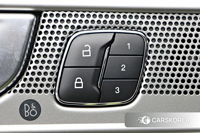 Ford Explorer 6th Generation 2023 Белый из Кореи, фото 2