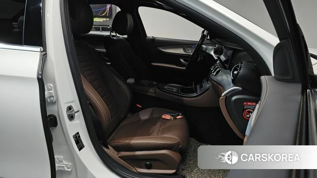 Mercedes-Benz E-Class W213 2021 Белый из Кореи, фото 2