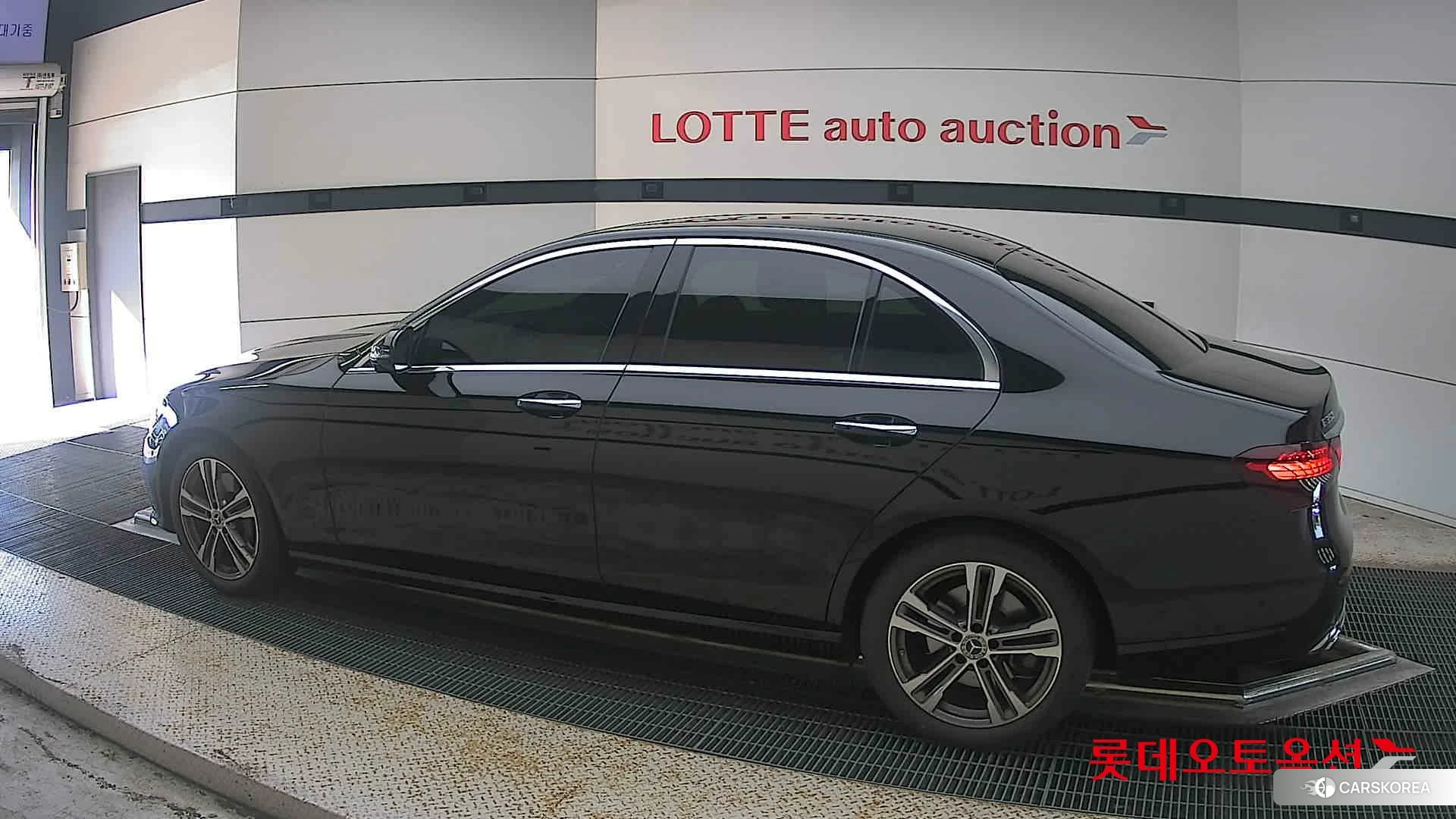 Mercedes-Benz Mercedes-Benz E350 4MATIC 2022 197-OBSIDIAN BLACK (BENZ) из Кореи, фото 2