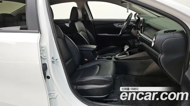 Kia The New K3 2nd generation 2022 Белый из Кореи, фото 2