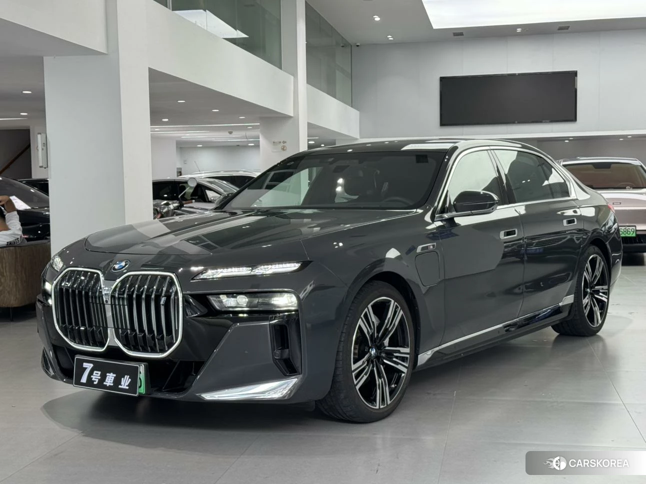 BMW i7 2022 Темно-серый из Китая, фото 2