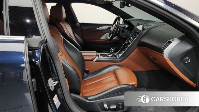 BMW 8 Series (G15) 2021 Черный из Кореи, фото 2