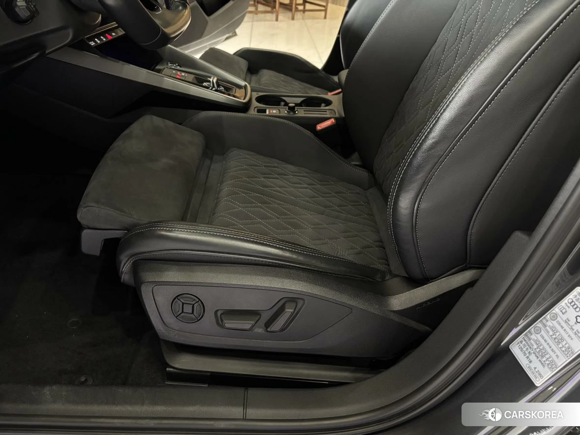 Audi A3 2023 Темно-серый из Китая, фото 2