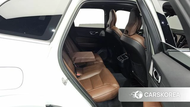 Volvo XC60 second Generation 2023 Белый из Кореи, фото 2