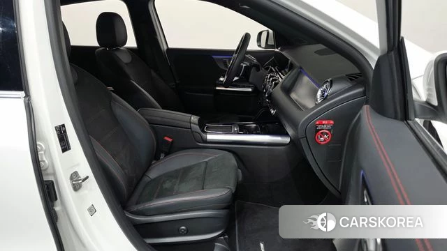 Mercedes-Benz GLA - Class H247 2024 Белый из Кореи, фото 2