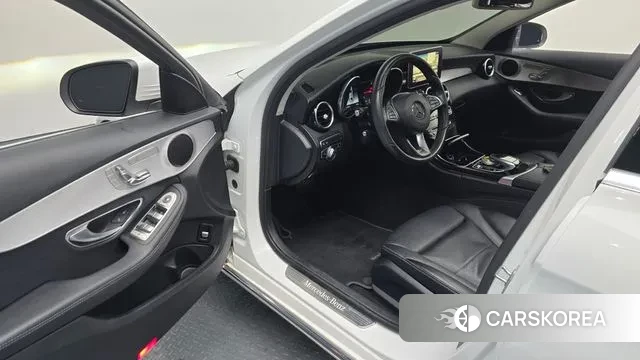 Mercedes-Benz C-Class W205 2018 Белый из Кореи, фото 2