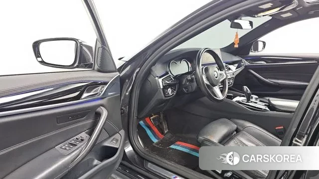 BMW 5 Series (G30) 2018 Черный из Кореи, фото 2