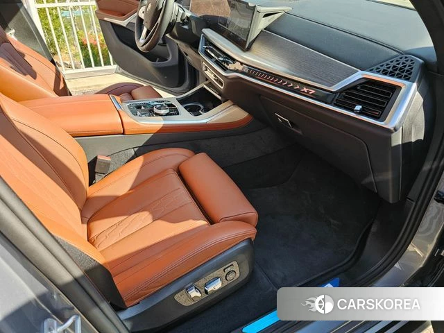 BMW X7 (G07) 2025 Серебристо-серый из Кореи, фото 2