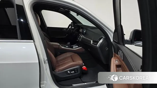 BMW X5 (G05) 2023 Белый из Кореи, фото 2